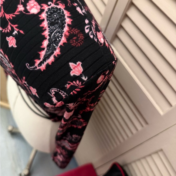 💗RILEY+JAMES TOP💗 - Picture 3 of 6